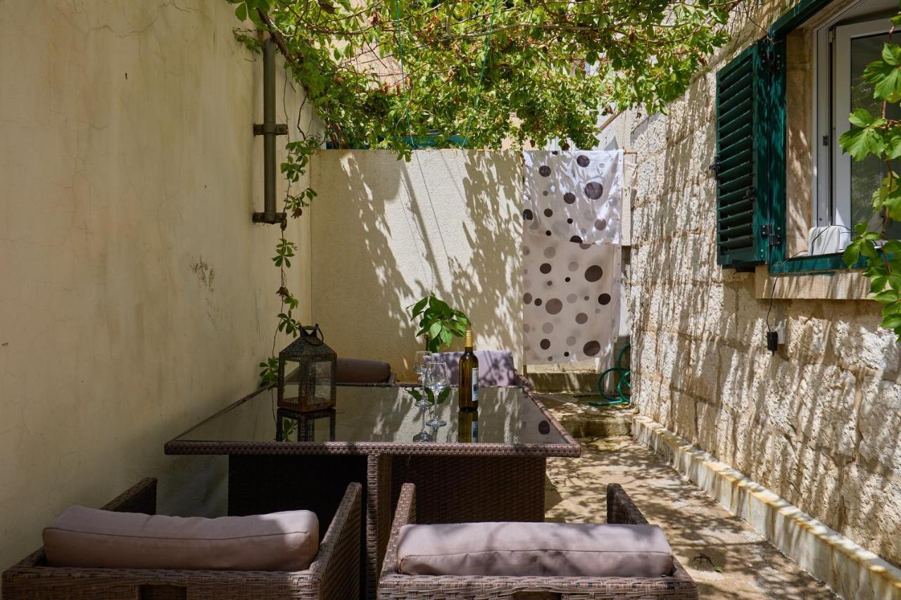 Just A Step To The Old City Gates Dubrovnik Exterior photo